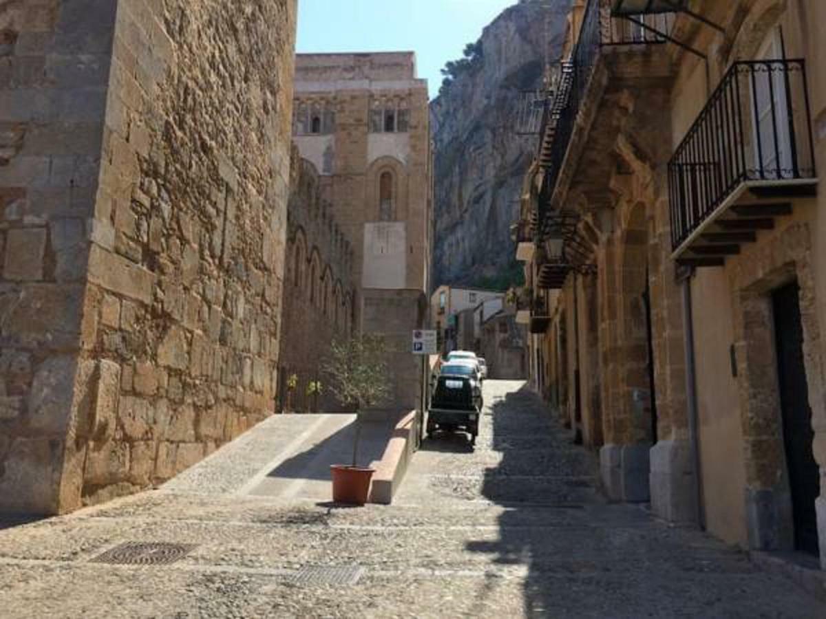 Cefalu Cathedral Palace Buitenkant foto